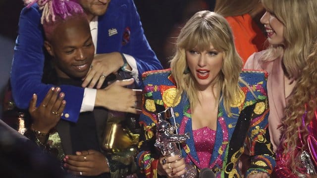 Taylor Swift mit ihrem Mondmann für das "Video des Jahres".