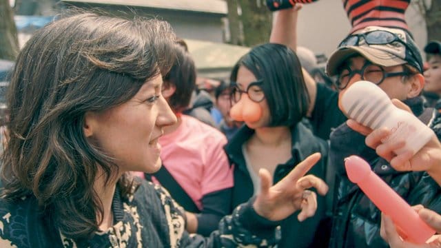 Charlotte Roche auf dem jährlich stattfindenden "Kanamara-Matsuri"-Festival - übersetzt heißt das so viel wie "Festival des eisernen Schwanzes". Charlotte Roche auf dem jährlich stattfindenden "Kanamara-Matsuri"-Festival - übersetzt heißt das so viel wie "Festival des eisernen Schwanzes".