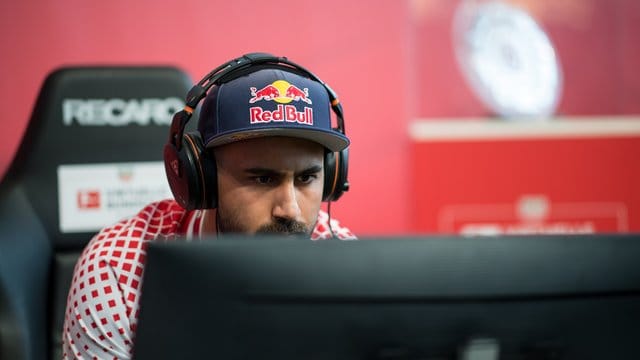 Momentaufnahme vom E-Sport Finale 2017/2018 der virtuellen Bundesliga. Momentaufnahme vom E-Sport Finale 2017/2018 der virtuellen Bundesliga.