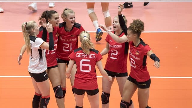 Haben gegen Russland bei der EM den dritten Vorrundensieg geholt: Die deutschen Volleyball-Frauen. Haben gegen Russland bei der EM den dritten Vorrundensieg geholt: Die deutschen Volleyball-Frauen.