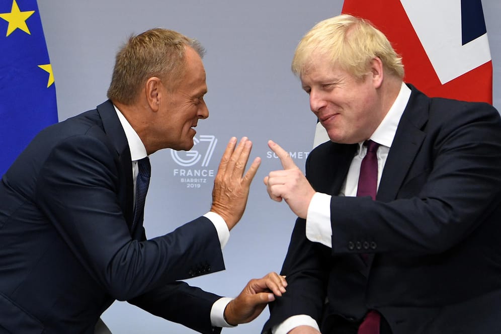 EU-Ratspräsident Donald Tusk mit Boris Johnson auf dem G7-Gipfel: Keiner von beiden will als Mister No-Deal in die Geschichte eingehen.