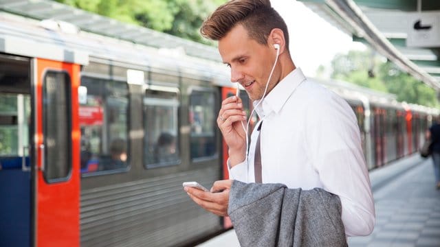 Auf Nummer sicher: Wer die Strahlenbelastung beim Telefonieren effektiv senken möchte, greift einfach zum Headset. Auf Nummer sicher: Wer die Strahlenbelastung beim Telefonieren effektiv senken möchte, greift einfach zum Headset.