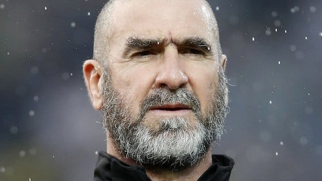 Der ehemalige französische Nationalspieler Eric Cantona bekam den President's Award der UEFA. Der ehemalige französische Nationalspieler Eric Cantona bekam den President's Award der UEFA.