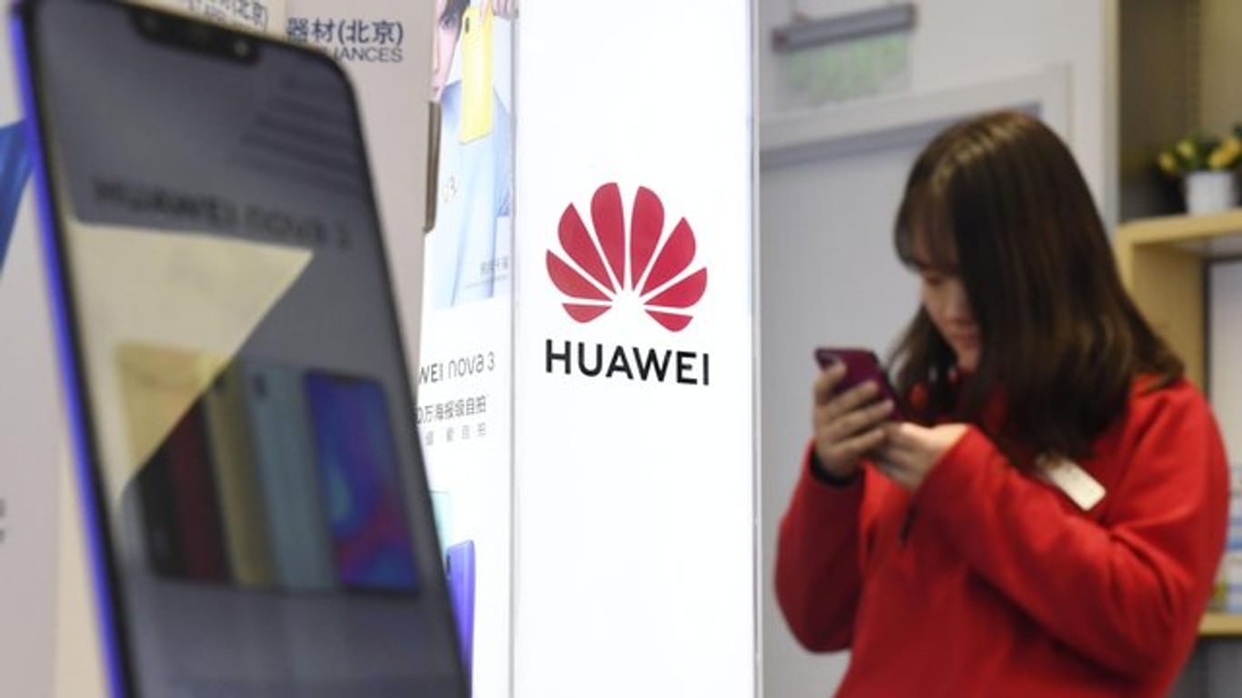 Das Vorgehen der US-Regierung gegen Huawei könnte nach Einschätzung eines Experten den DSmartphone-Markt abbremsen.