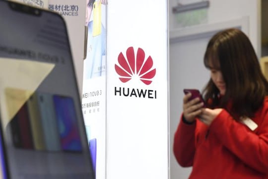 Das Vorgehen der US-Regierung gegen Huawei könnte nach Einschätzung eines Experten den DSmartphone-Markt abbremsen.