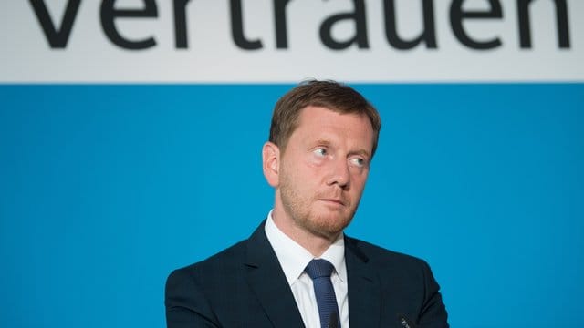 Die CDU um Ministerpräsident Kretschmer wahrte in Sachsen ihren Umfrage-Vorsprung vor der AfD. Die CDU um Ministerpräsident Kretschmer wahrte in Sachsen ihren Umfrage-Vorsprung vor der AfD.
