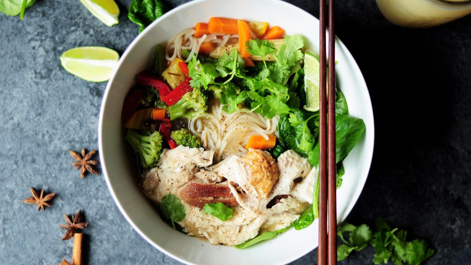 Eine vietnamesische Nudelsuppe: In Frankfurt am Main gibt es viele Restaurants mit den unterschiedlichsten Cuisinen.