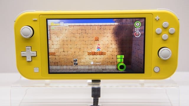 Nintendos Switch Lite ist die reduzierte und noch mobilere Version der Spielkonsole Nintendo Switch. Nintendos Switch Lite ist die reduzierte und noch mobilere Version der Spielkonsole Nintendo Switch.