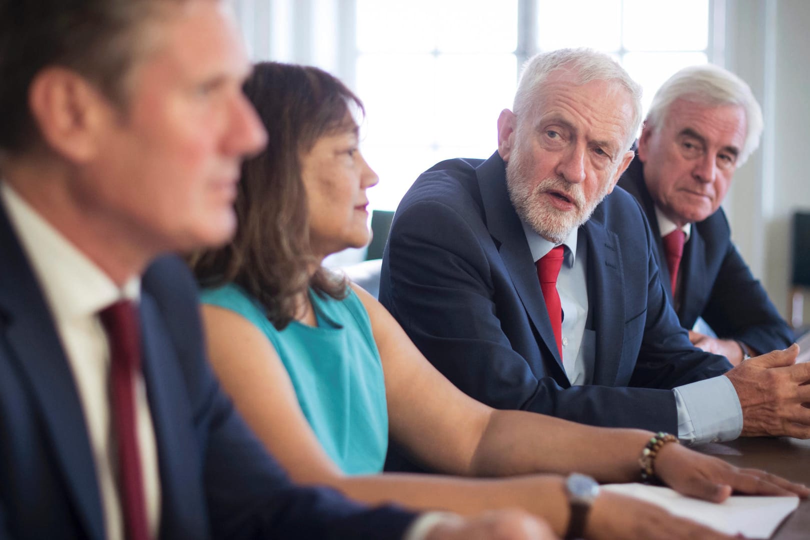 Die Labour-Politiker Kier Starmer (von links), Valerie Vaz, Jeremy Corbyn, und John McDonell auf dem parteiübergreifenden Treffen: Die Opposition will einen No-Deal-Brexit verhindern.