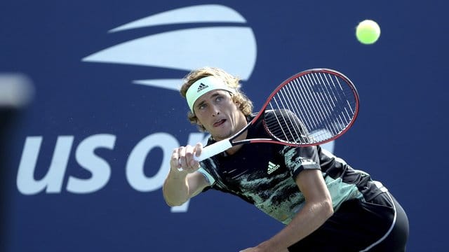 Ist nach fünf Sätzen endlich auch eine Runde weiter: Alexander Zverev.