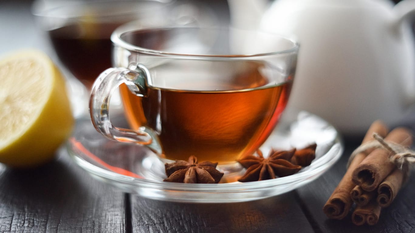 Eine Tasse Schwarztee: Der Schadstoffgehalt in den Teemischungen hat sich seit der letzten Überprüfung durch die Stiftung Warentest verbessert.