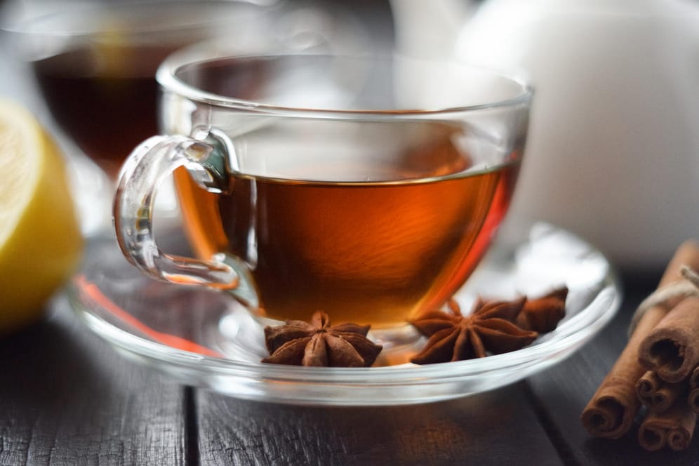 Eine Tasse Schwarztee: Der Schadstoffgehalt in den Teemischungen hat sich seit der letzten Überprüfung durch die Stiftung Warentest verbessert.