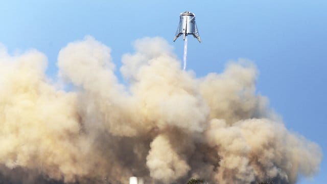 Die "Starhopper" des US-Raumfahrtunternehmen SpaceX startet auf einem Gelände in Boca Chica. Die "Starhopper" des US-Raumfahrtunternehmen SpaceX startet auf einem Gelände in Boca Chica.