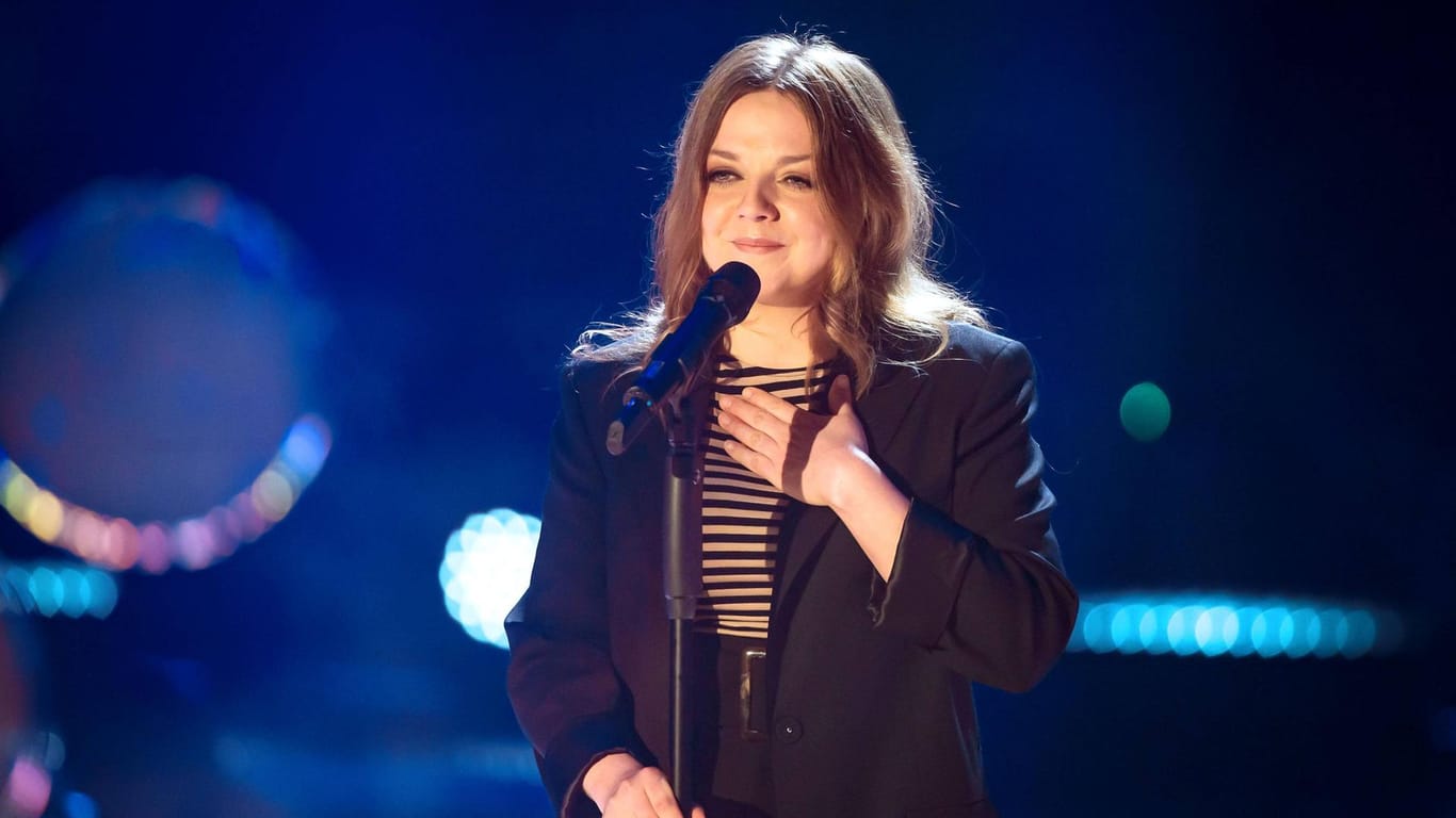 Sängerin Annett Louisan während der ARD Fernsehshow "Alle singen Kaiser".