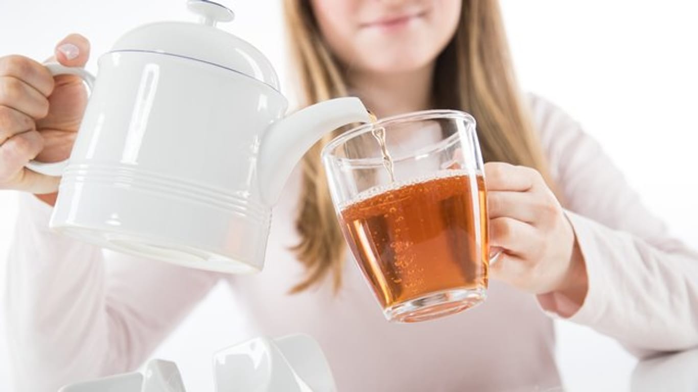 Schwarzteetrinker können beruhigt ihre Tasse Tee genießen: Keiner der 30 getesteten Schwarzteemischungen fiel durch.