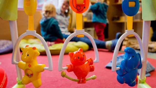 Eine deutliche Mehrheit in Deutschland ist für eine Kita-Pflicht für Kinder ab vier Jahren.