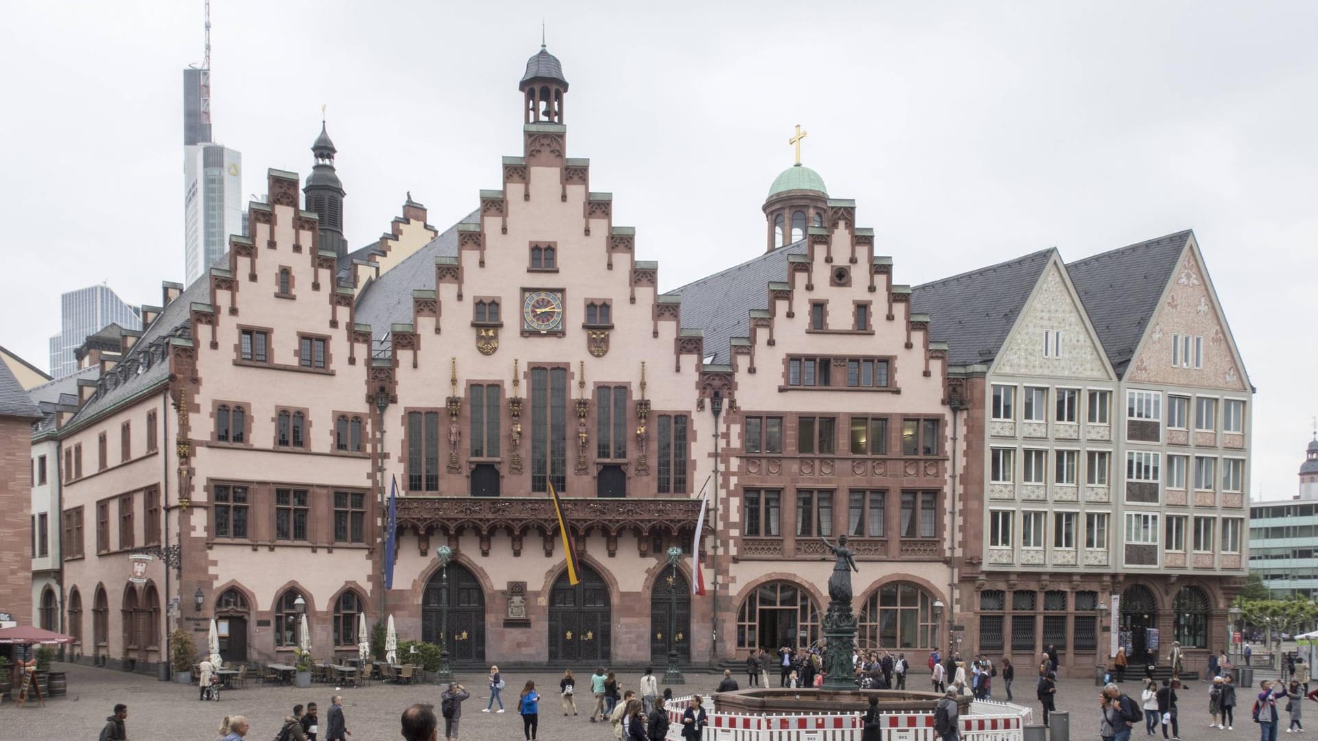 Römer in Frankfurt am Main: Der Römer ist das Rathaus Frankfurts und liegt sehr zentral.