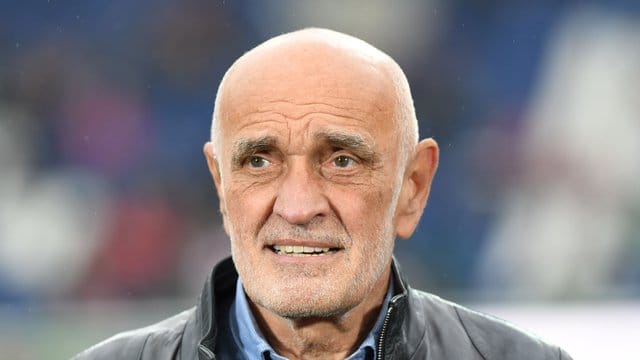 Martin Kind, der Hauptgesellschafter von Hannover 96, empfiehlt: Kein Protest wegen Jatta. Martin Kind, der Hauptgesellschafter von Hannover 96, empfiehlt: Kein Protest wegen Jatta.
