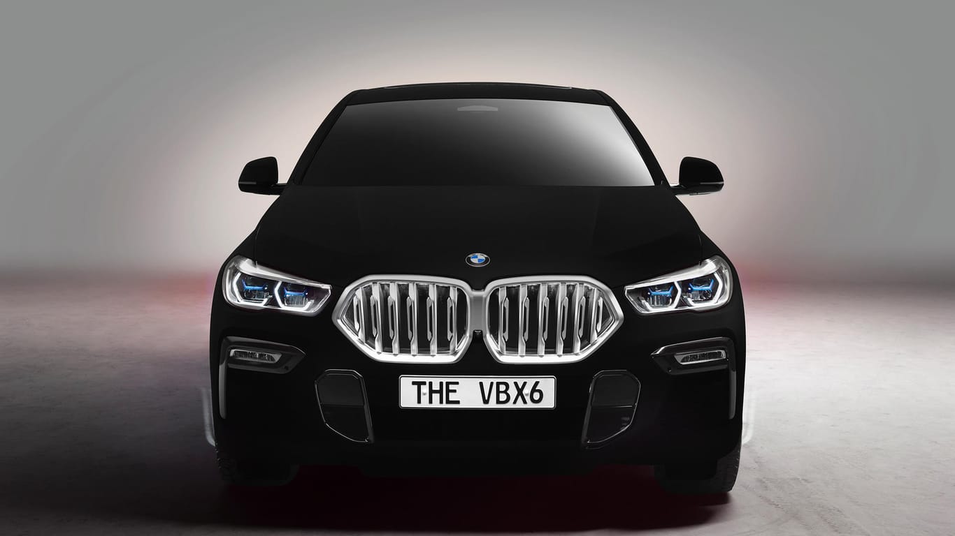 BMW in Dunkelschwarz: Die Farbe wurde für die Beobachtung dunkler Sterne entwickelt.
