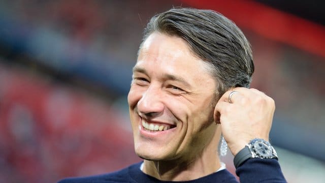 Ohne einen Namen zu nennen zählt Münchens Trainer Niko Kovac die letzten zehn Teams zu den Favoriten. Ohne einen Namen zu nennen zählt Münchens Trainer Niko Kovac die letzten zehn Teams zu den Favoriten.