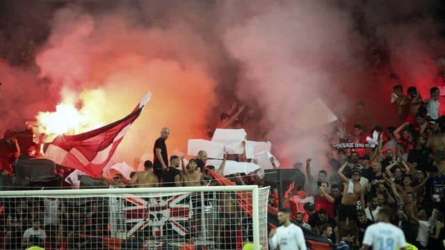 Fans von OGC Nizza fielen gegen Olympique Marseille negativ auf.