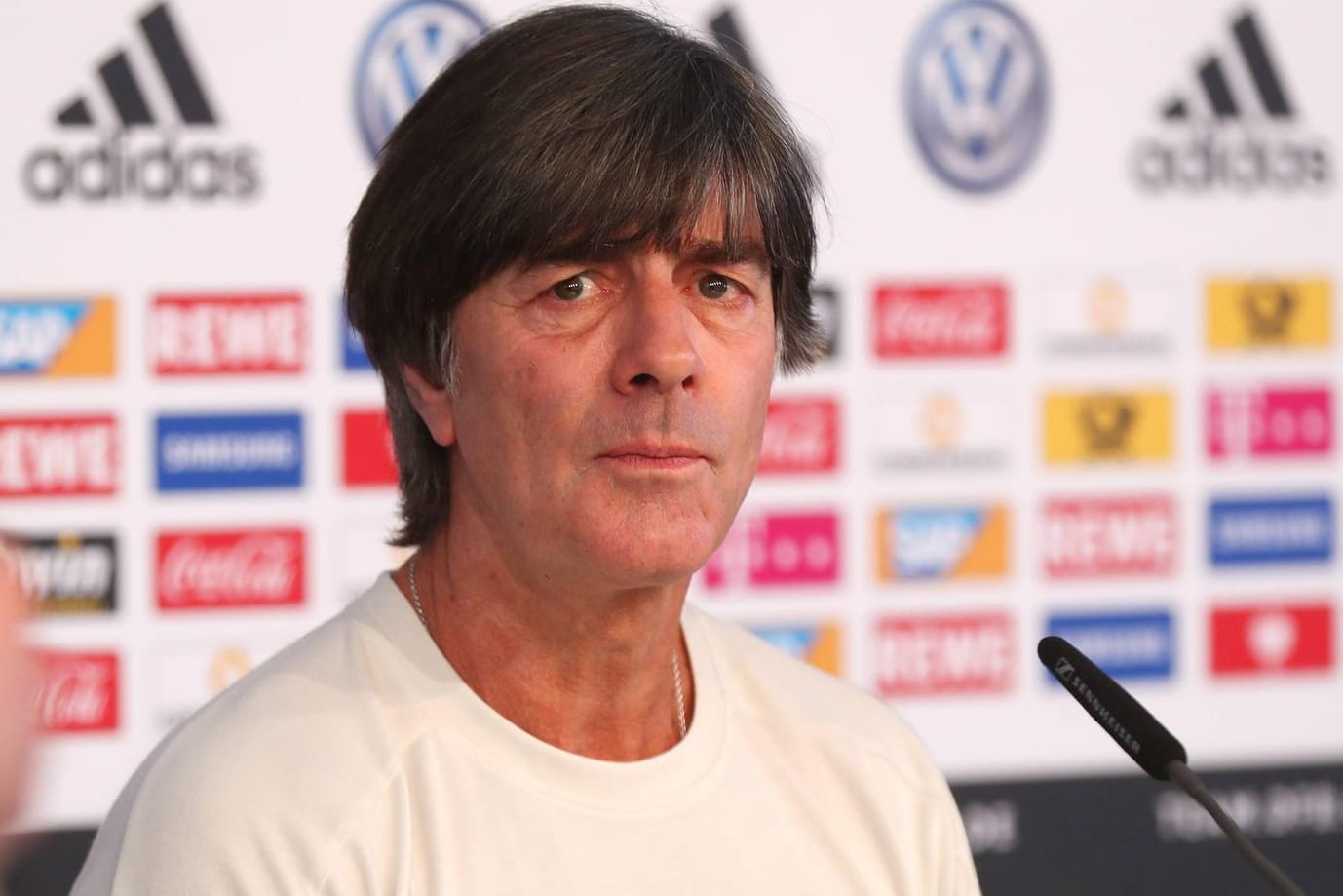 Joachim Löw: Der Bundestrainer zog für die EM-Qualifikation wieder einen Neuling aus dem Hut.