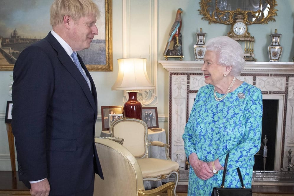 Boris Johnson bei einer Audienz im Buckingham Palace: Queen Elizabeth mischt sich nicht in politische Belange ein.
