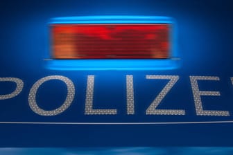 Polizei-Schriftzug auf einer Motorhaube: In Hagen kam es offenbar wegen zwei Handwerkern zu einer größeren Schlägerei.