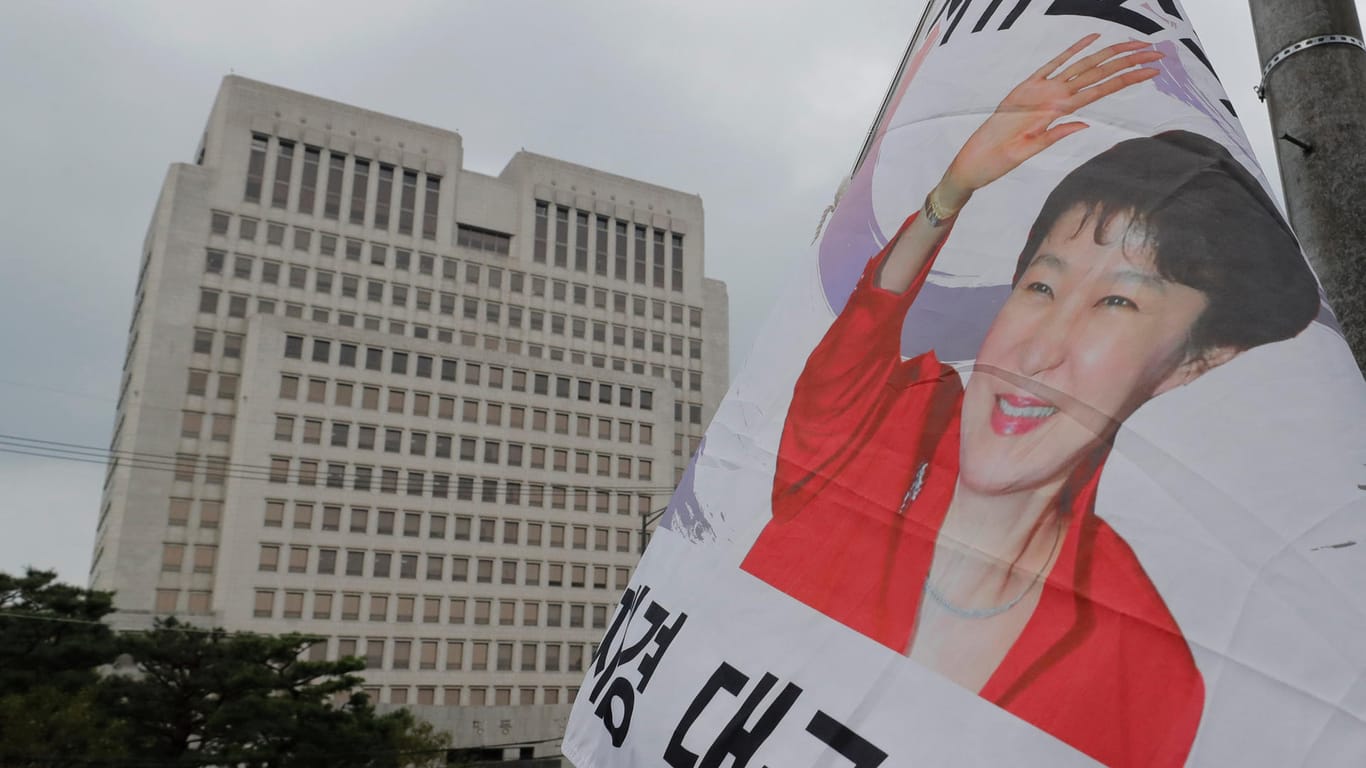 Ein Banner mit dem Portrait von Park Geun Hye