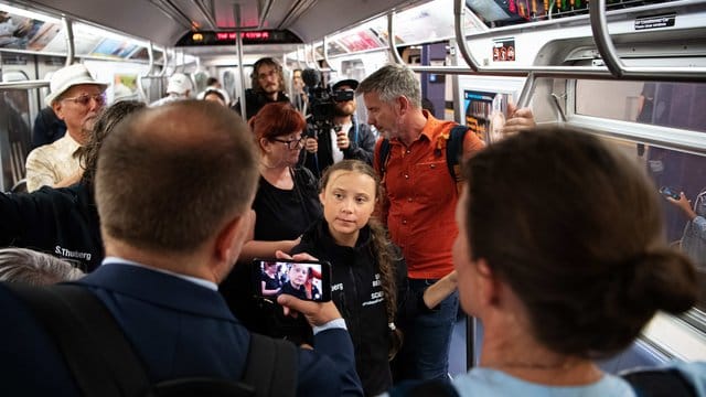 Greta Thunberg fährt nach ihrer Ankunft in New York U-Bahn. Greta Thunberg fährt nach ihrer Ankunft in New York U-Bahn.