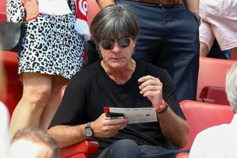 Joachim Löw bei einem Besuch im Mainzer Stadion: Der Bundestrainer treibt den Umbruch weiter voran.