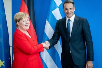 Bundeskanzlerin Angela Merkel empfängt Griechenlands Ministerpräsidenten Kyriakos Mitsotakis.