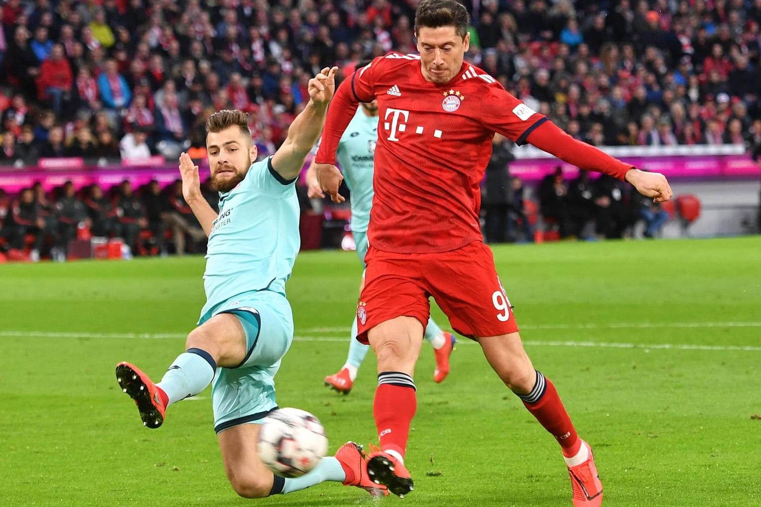 Goalgetter: Robert Lewandowski erzielte in dieser Saison in zwei Ligaspielen fünf Tore.