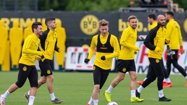 Borussia Dortmund trifft in der Champions League auf den FC Barcelona, Inter Mailand und Slavia Prag. Borussia Dortmund trifft in der Champions League auf den FC Barcelona, Inter Mailand und Slavia Prag.