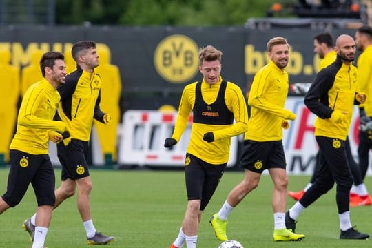 Borussia Dortmund trifft in der Champions League auf den FC Barcelona, Inter Mailand und Slavia Prag.