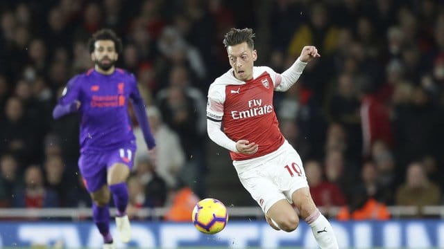 Für Arsenals Trainer ist ein Wechsel von Mesut Özil kein Thema.