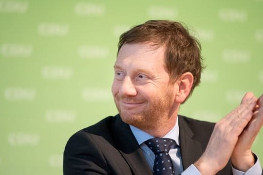 Die sächsische CDU um Ministerpräsident Michael Kretschmer baute ihren Vorsprung vor der AfD laut Umfragen leicht aus.