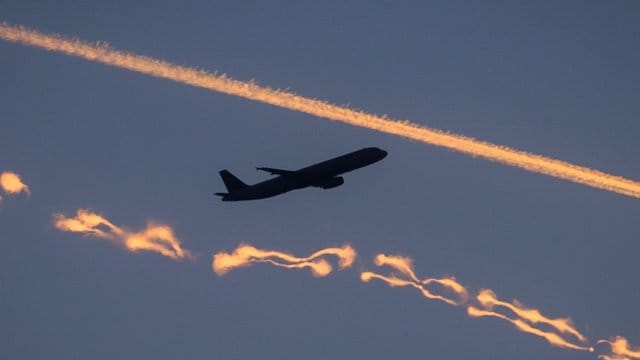 Alexander Dobrindt: "9-Euro-Tickets für Flüge in Europa haben weder mit Marktwirtschaft noch mit Klimaschutz etwas zu tun".