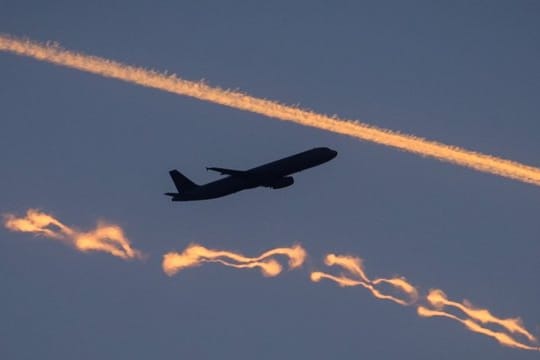 Alexander Dobrindt: "9-Euro-Tickets für Flüge in Europa haben weder mit Marktwirtschaft noch mit Klimaschutz etwas zu tun".