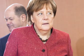 Finanzminister Olaf Scholz und Bundeskanzlerin Angela Merkel vor der Kabinettsitzung im Kanzleramt