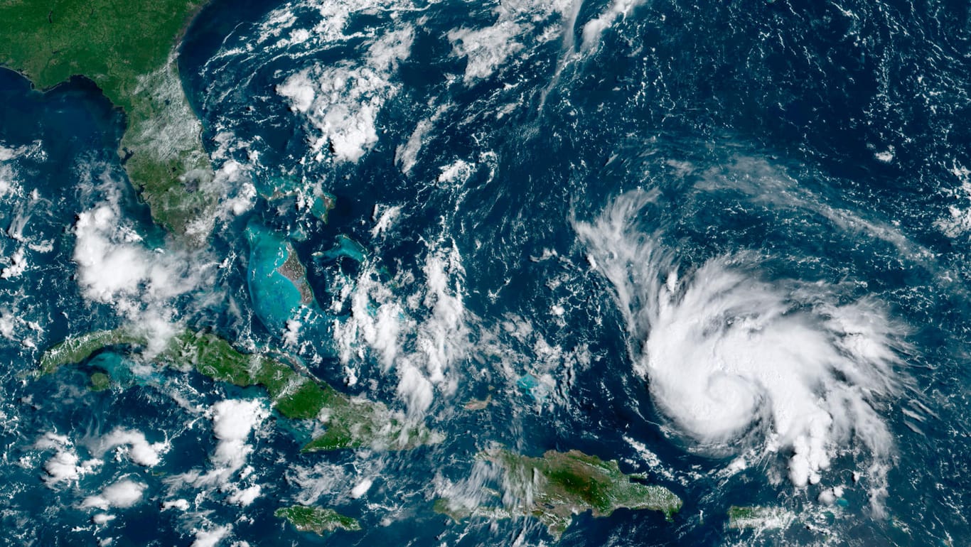 Hurrikan "Dorian" hat Puerto Rico links liegen lassen und steuer auf die Küste Floridas zu.