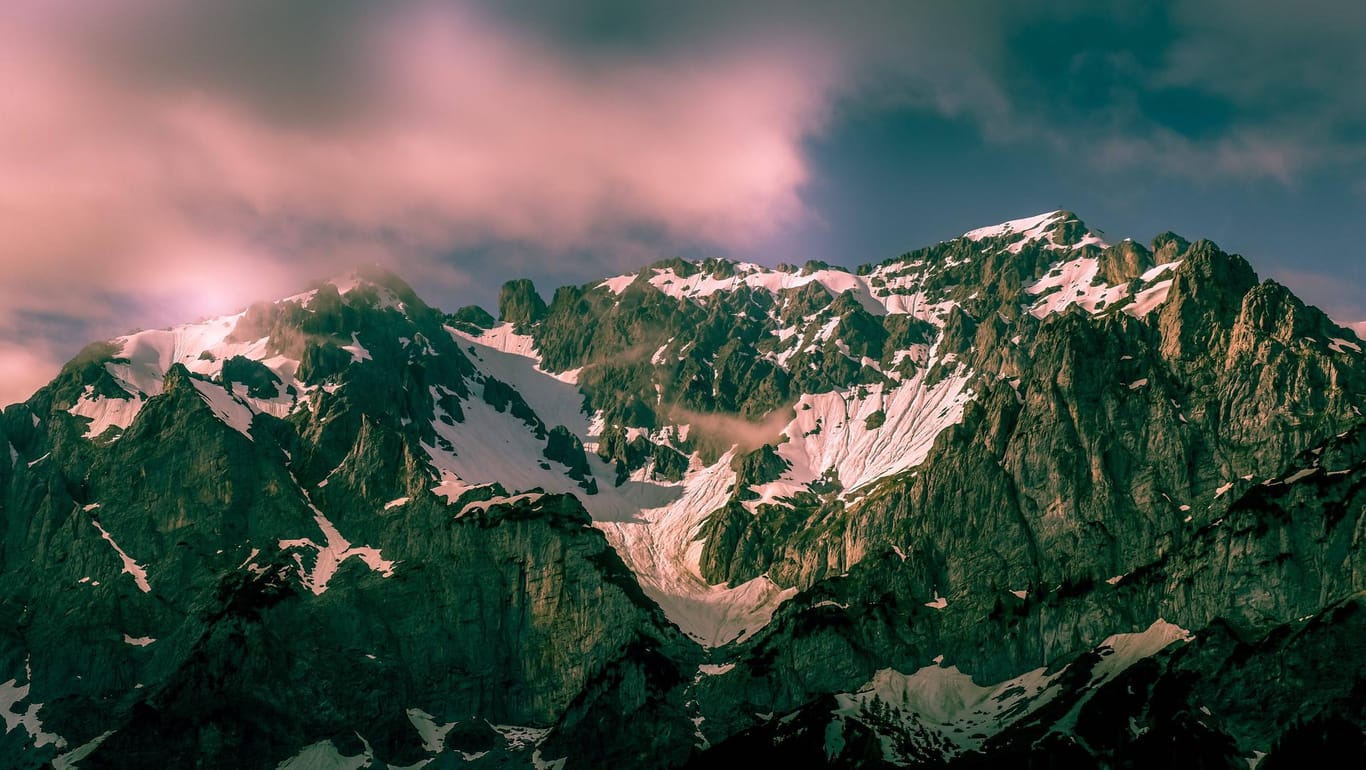 Das Bergmassiv Ramsau am Dachstein in den österreichischen Alpen: Dort starb ein Mann aus Radebeul durch einen Blitzschlag. (Symbolfoto)