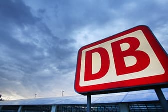 Das Logo der Deutschen Bahn: Der Konzern ist laut einem Bericht des Bundesrechnungshof wirtschaftlich nicht gut aufgestellt.