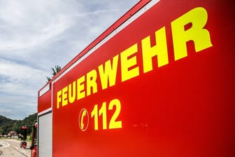 Ein Feuerwehrauto: In Hagen löschten Einsatzkräfte einen Buschbrand.