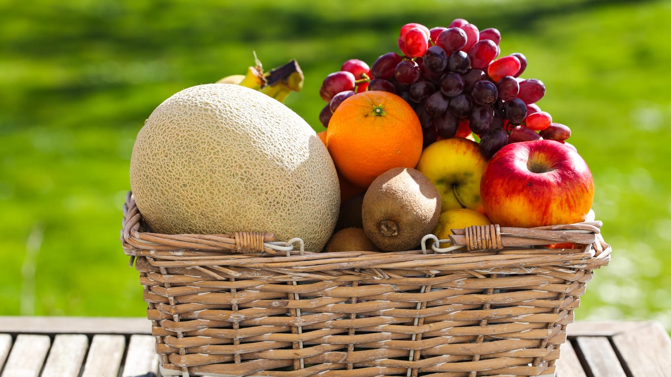 Obstkorb: Nicht alle Früchte sollten vor dem Verzehr gewaschen werden.