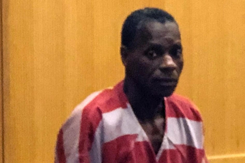 Alvin Kennard sitzt bei seiner Anhörung in einem Gerichtssaal: Nach mehr als 35 Jahren im Gefängnis ist er wieder auf freien Fuß gesetzt worden.
