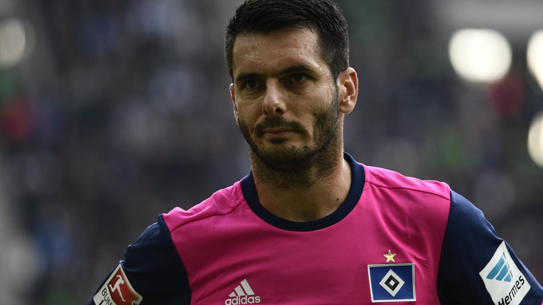 Emir Spahic spielte in der Bundesliga für Bayer Leverkusen und den Hamburger Sportverein. Emir Spahic spielte in der Bundesliga für Bayer Leverkusen und den Hamburger Sportverein.