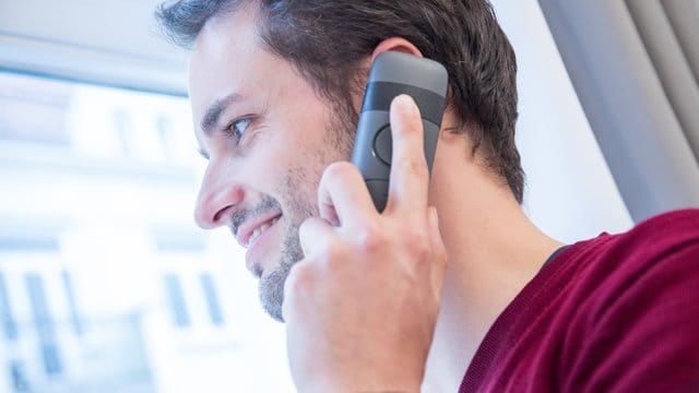 Günstig, strahlungsarm und eine gute Gesprächsqualität: Es gibt viele Gründe warum man seinen Festnetzanschluss nutzen sollte. Günstig, strahlungsarm und eine gute Gesprächsqualität: Es gibt viele Gründe warum man seinen Festnetzanschluss nutzen sollte.