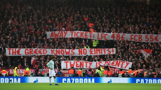 In Liverpool protestierten die mitgereisten Fans des FC Bayern gegen die zu hohen Eintrittspreise. In Liverpool protestierten die mitgereisten Fans des FC Bayern gegen die zu hohen Eintrittspreise.