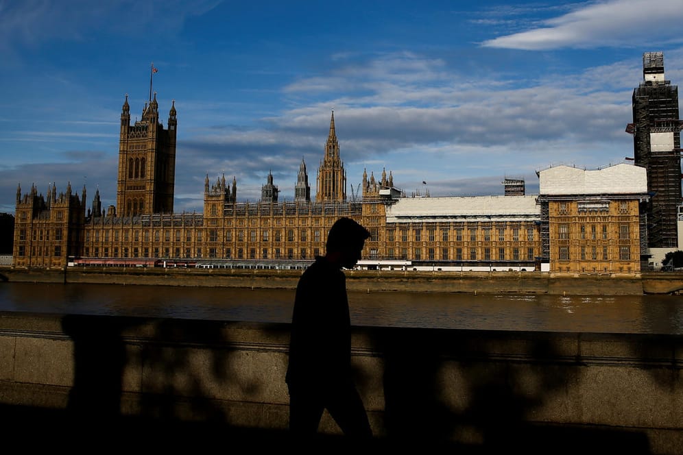 Blick aufs Parlament in London: Regierung und Opposition prüfen in diesen Tagen alle ihre Möglichkeiten.